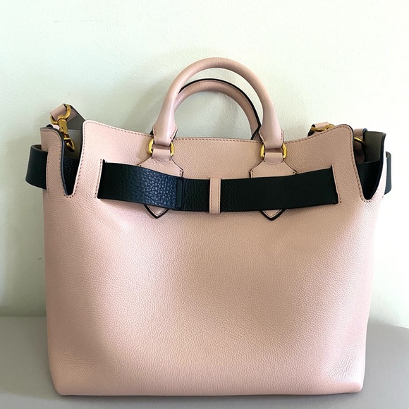 Authentic Burberry “belt bag” - Picture 2 of 16